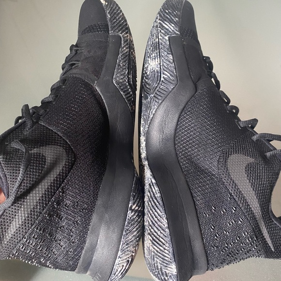 Nike Kyrie 3’s Triple Black, Size 12 - Picture 2 of 5